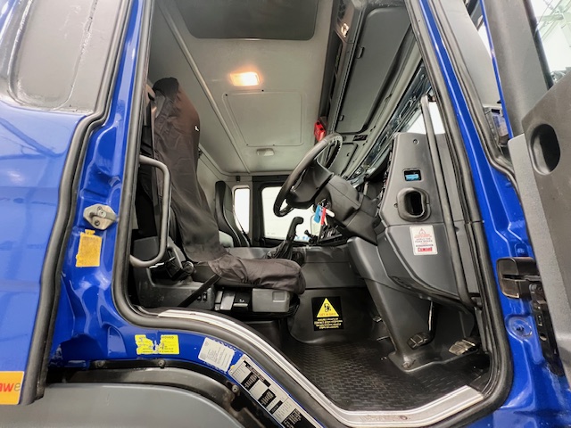 Scania P370 8×4 Rest Cab Tipper Manual