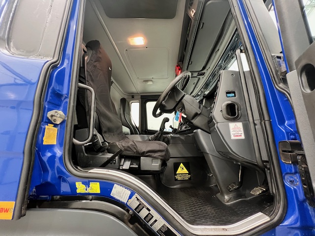 Scania P370 8×4 Rest Cab Tipper Manual