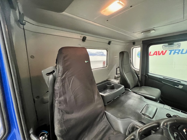 Scania P370 8×4 Rest Cab Tipper Manual