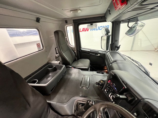 Scania P370 8×4 Rest Cab Tipper Manual