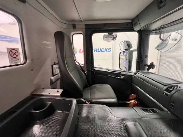 Scania P370 8×4 Rest Cab Tipper Manual