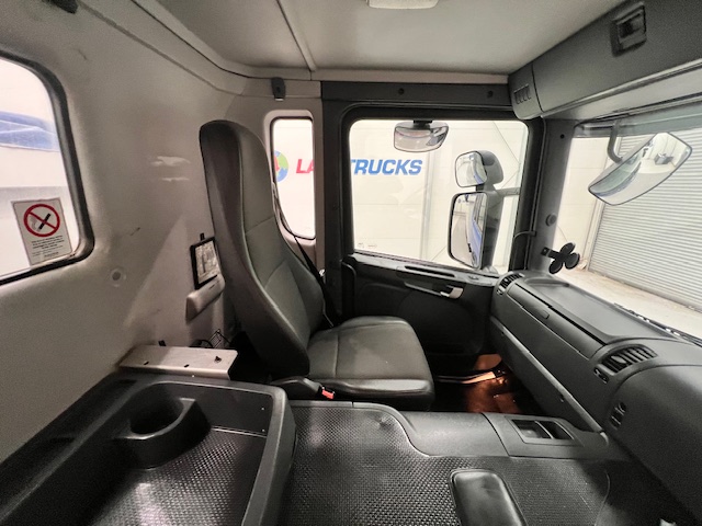 Scania P370 8×4 Rest Cab Tipper Manual