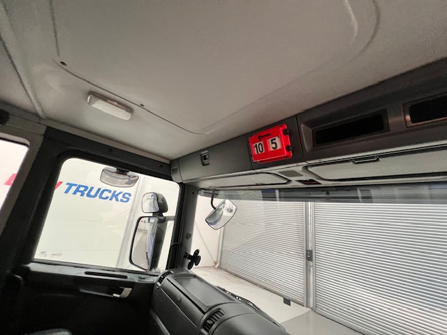 Scania P370 8×4 Rest Cab Tipper Manual