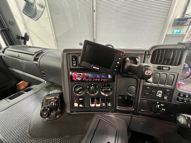 Scania P370 8×4 Rest Cab Tipper Manual