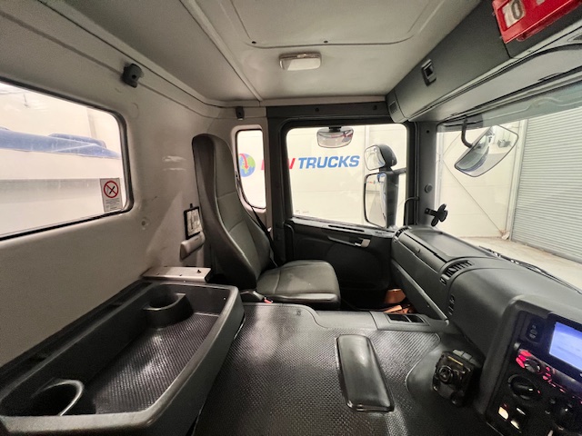 Scania P370 8×4 Rest Cab Tipper Manual