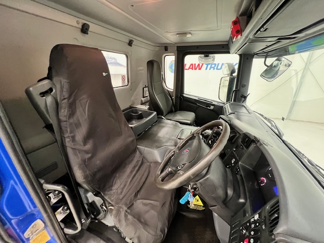 Scania P370 8×4 Rest Cab Tipper Manual
