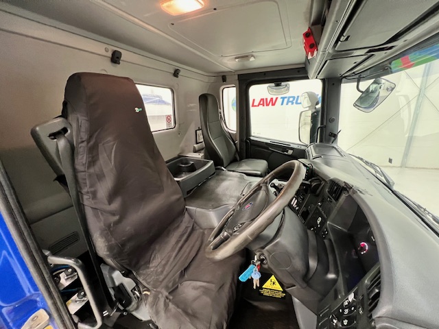 Scania P370 8×4 Rest Cab Tipper Manual