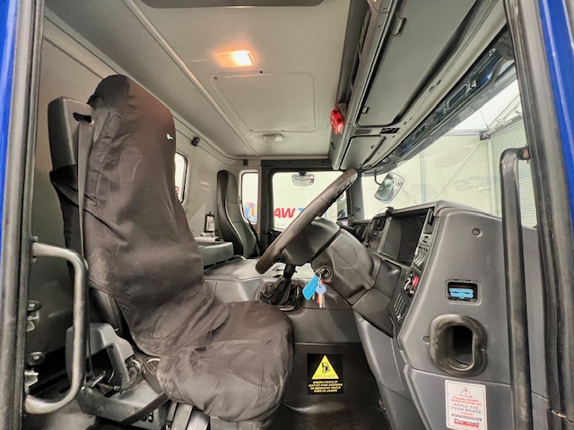 Scania P370 8×4 Rest Cab Tipper Manual