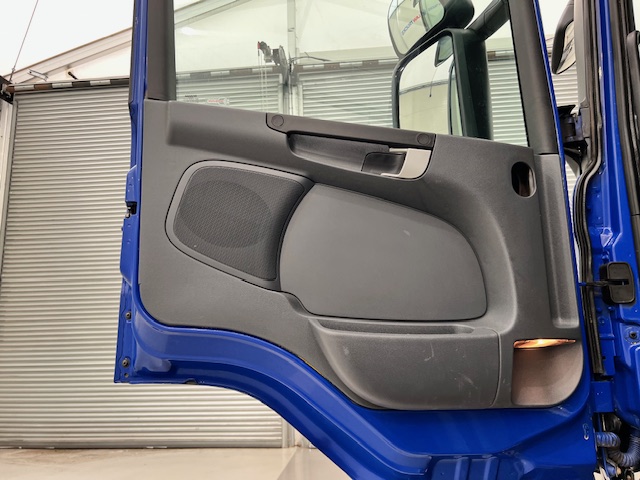 Scania P370 8×4 Rest Cab Tipper Manual