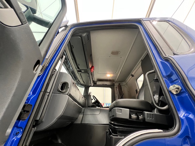 Scania P370 8×4 Rest Cab Tipper Manual