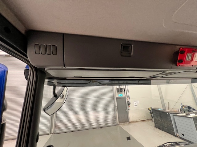 Scania P370 8×4 Rest Cab Tipper Manual