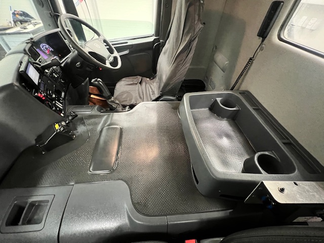 Scania P370 8×4 Rest Cab Tipper Manual