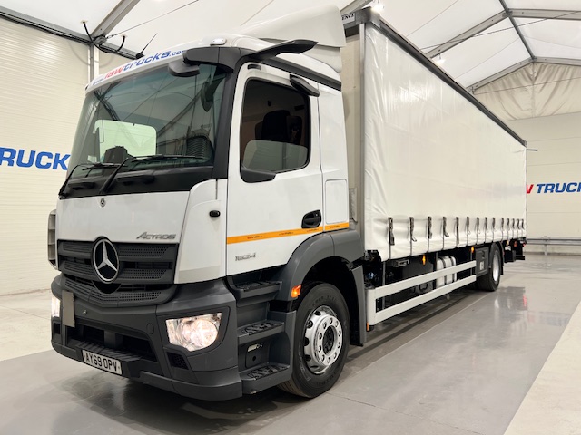 Mercedes Actros 1824 Day Cab Curtainsider