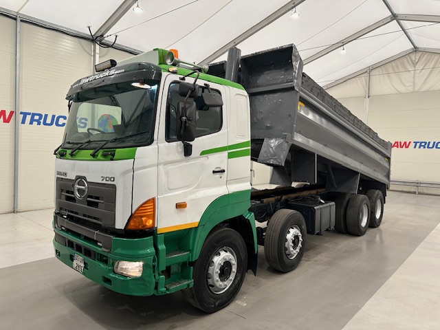 Hino 3241 700 8×4 Sleeper Cab Steel Tipper