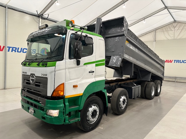 Hino 3241 700 8×4 Sleeper Cab Steel Tipper