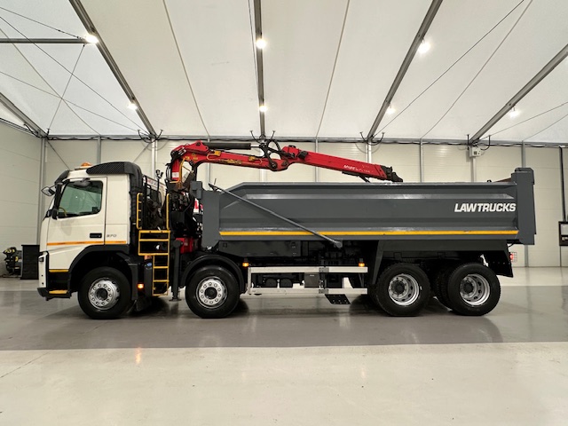 Volvo FM 370 8×4 Steel Tipper Grab