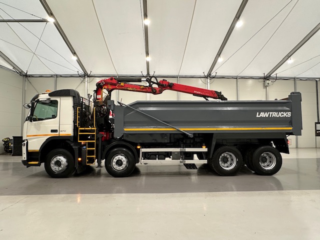 Volvo FM 370 8×4 Steel Tipper Grab