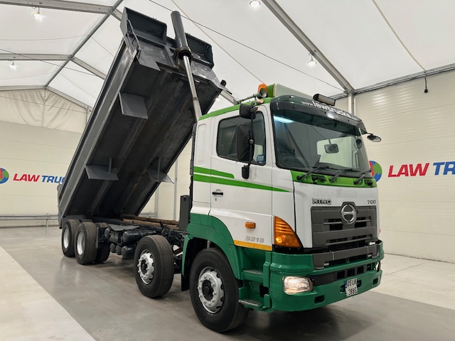 Hino 3241 700 8×4 Sleeper Cab Steel Tipper