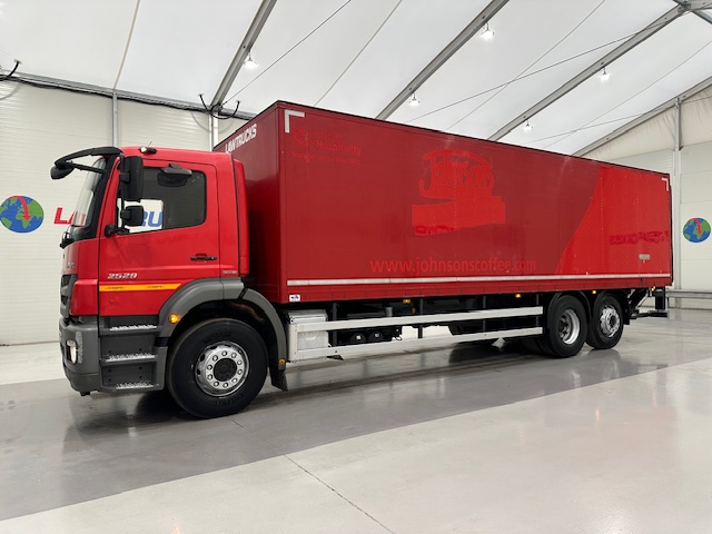 Mercedes Axor 2529 6×2 Rear Lift Day Cab Box Van