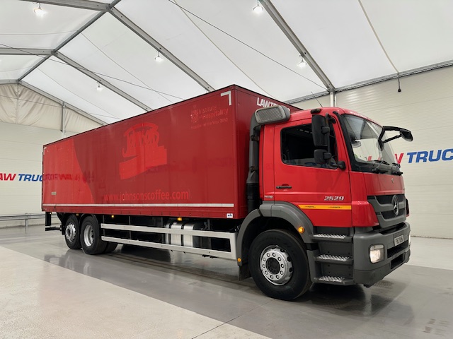 Mercedes Axor 2529 6×2 Rear Lift Day Cab Box Van