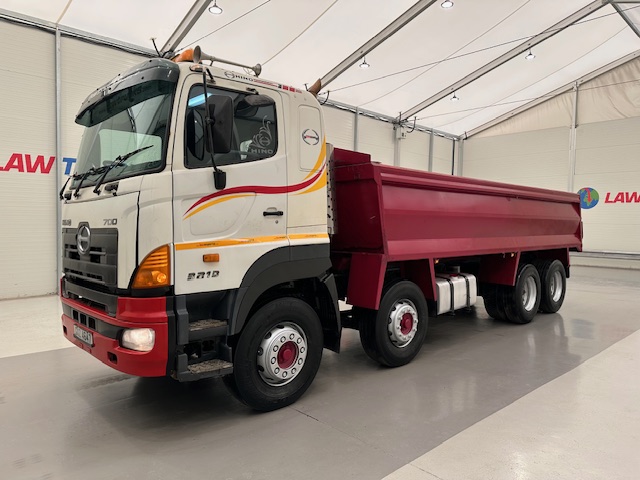 Hino 3241 700 8×4 Sleeper Cab Steel Tipper