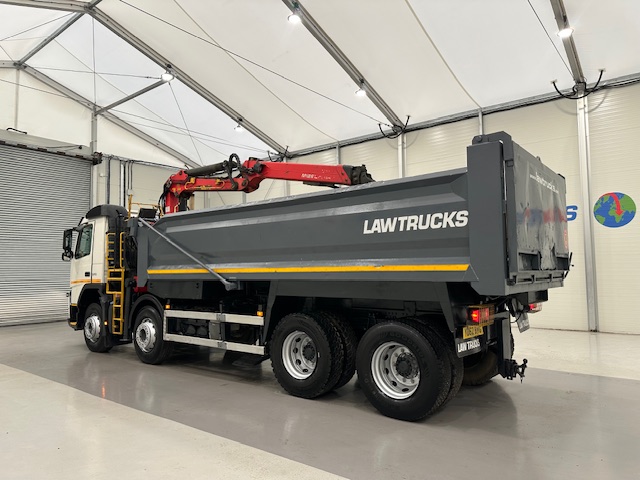 Volvo FM 370 8×4 Steel Tipper Grab