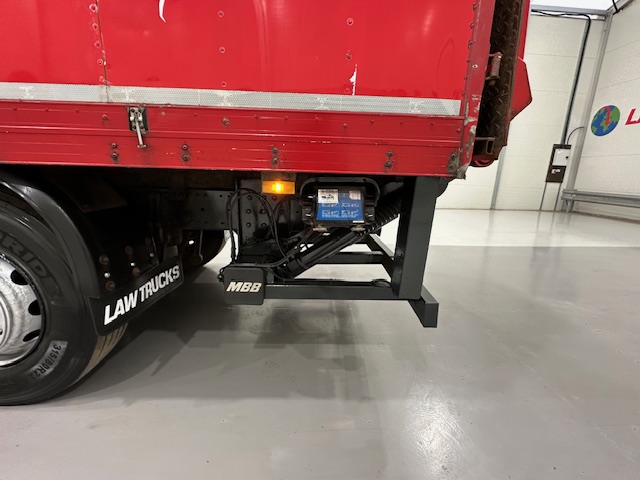 Mercedes Axor 2529 6×2 Rear Lift Day Cab Box Van