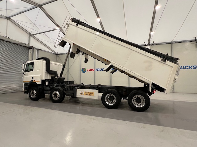 DAF CF85 360 8×4 Sleeper Cab Tipper Manual