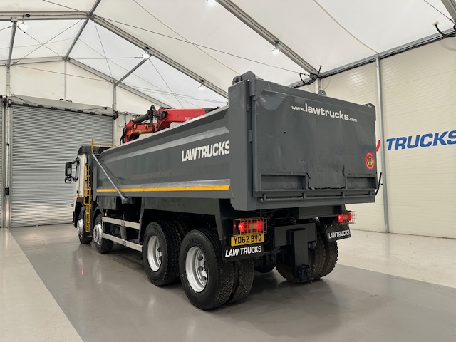Volvo FM 370 8×4 Steel Tipper Grab