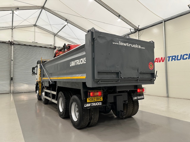 Volvo FM 370 8×4 Steel Tipper Grab
