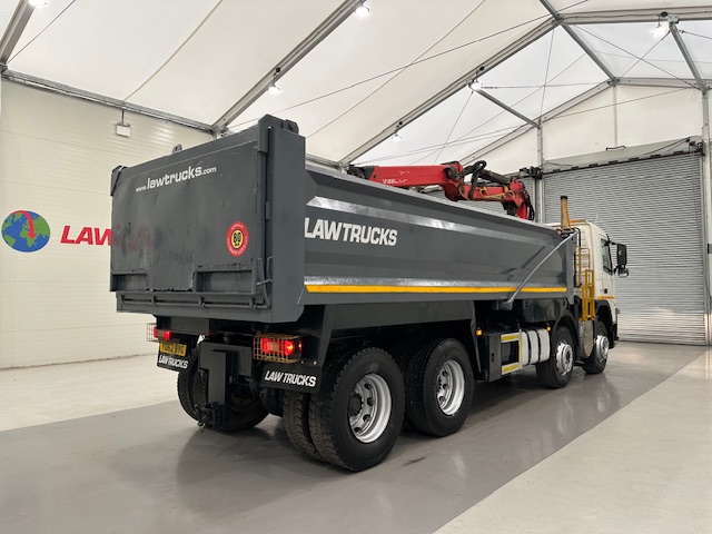 Volvo FM 370 8×4 Steel Tipper Grab
