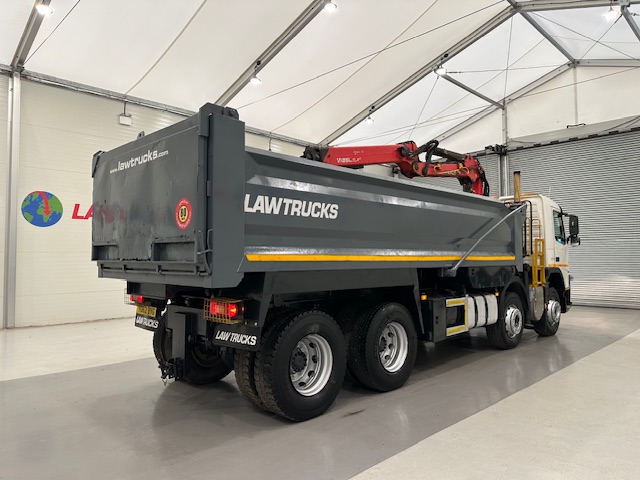 Volvo FM 370 8×4 Steel Tipper Grab