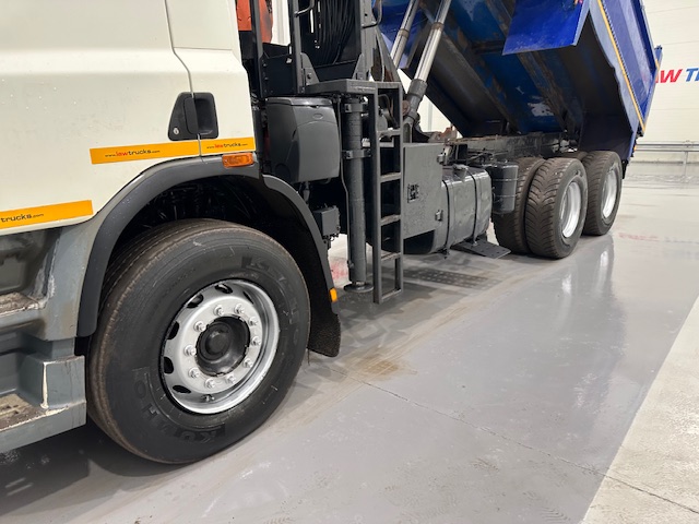 DAF CF75 310 6×4 Steel Tipper Grab Manual