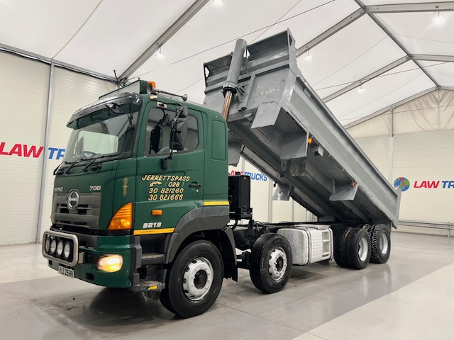Hino 3241 700 8×4 Sleeper Cab Steel Tipper