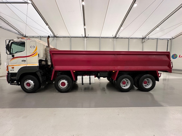 Hino 3241 700 8×4 Sleeper Cab Steel Tipper