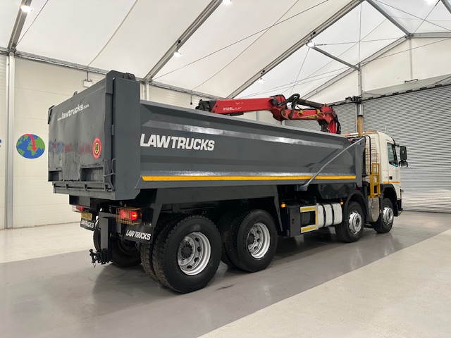 Volvo FM 370 8×4 Steel Tipper Grab