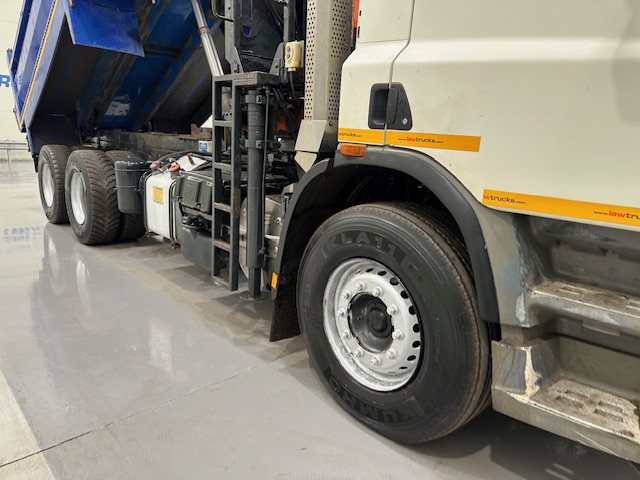 DAF CF75 310 6×4 Steel Tipper Grab Manual