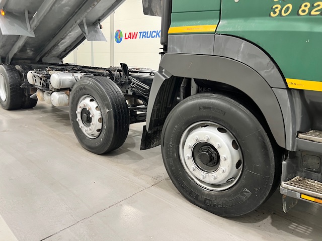 Hino 3241 700 8×4 Sleeper Cab Steel Tipper