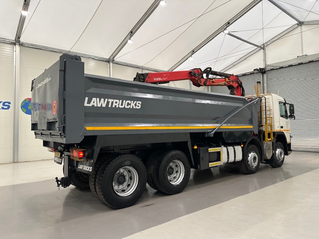 Volvo FM 370 8×4 Steel Tipper Grab