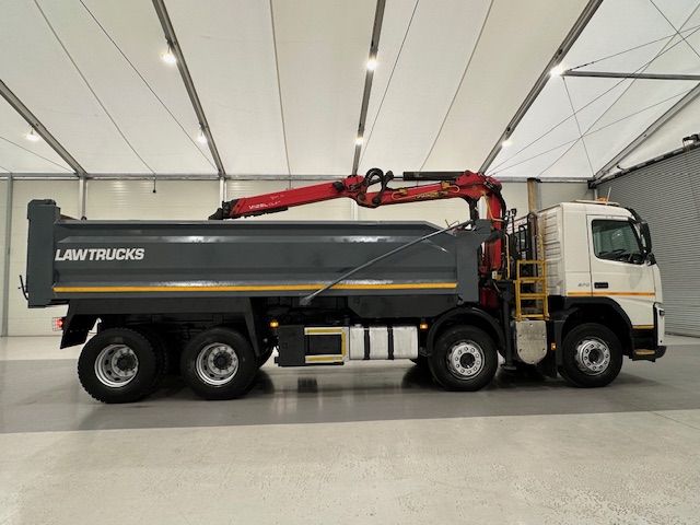 Volvo FM 370 8×4 Steel Tipper Grab