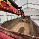 Volvo FM 370 8×4 Steel Tipper Grab - thumbnail