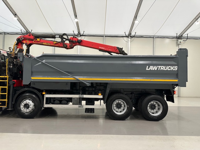 Volvo FM 370 8×4 Steel Tipper Grab