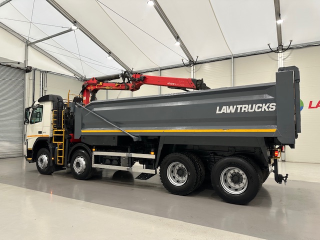 Volvo FM 370 8×4 Steel Tipper Grab