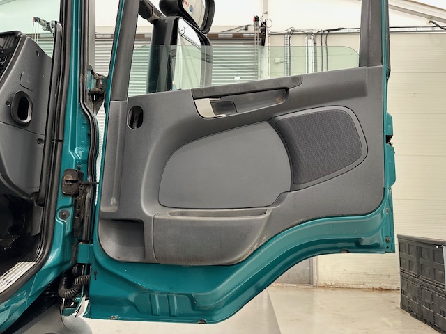 Scania P360 8×4 Rest Cab Tipper Manual