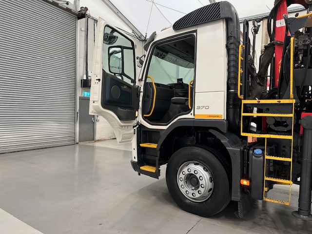 Volvo FM 370 8×4 Steel Tipper Grab