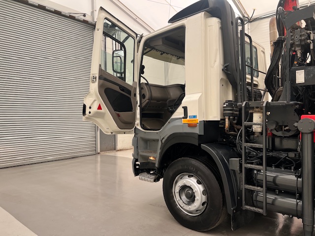 DAF CF85 410 8×4 Day Cab Steel Tipper Grab