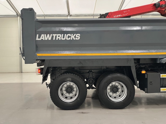 Volvo FM 370 8×4 Steel Tipper Grab