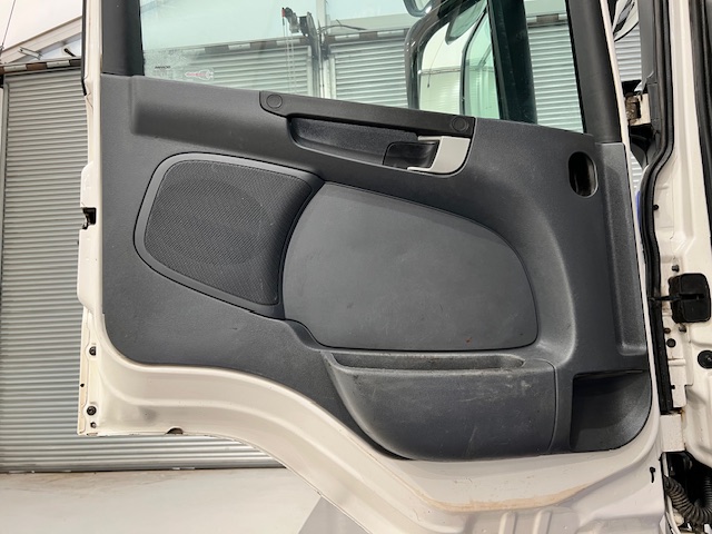 Scania P410 8×4 Rest Cab Tipper Manual