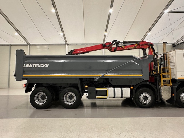 Volvo FM 370 8×4 Steel Tipper Grab