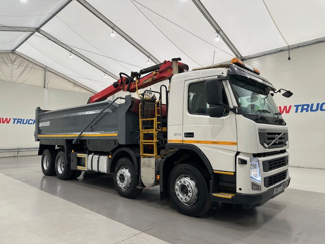 Volvo FM 370 8×4 Steel Tipper Grab